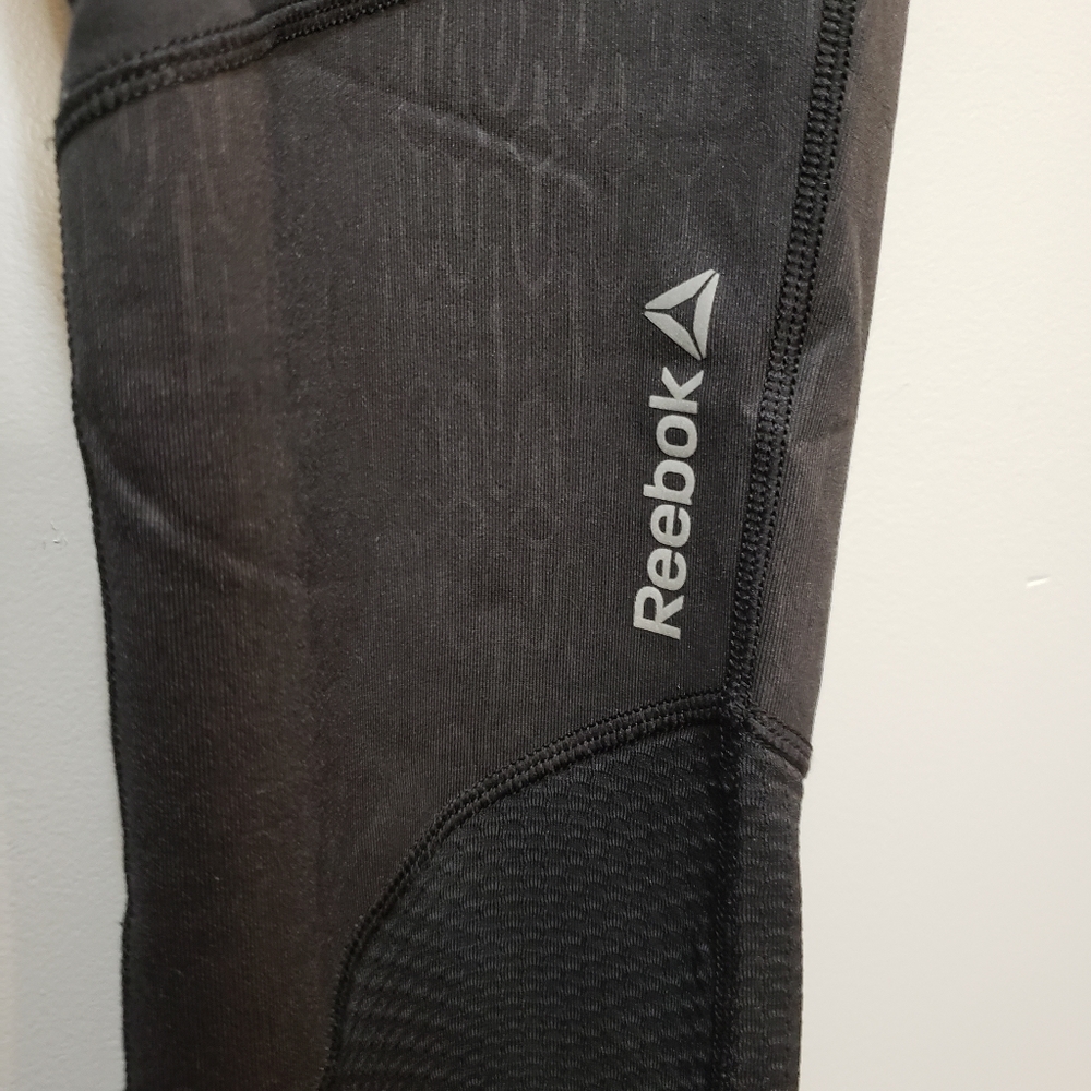 Reebok Printed Capri Leggings Small - Picture 4 of 15